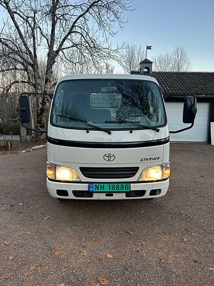 Toyota Dyna 4 of 5