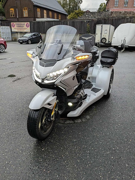 Honda GL 1800 Goldwing Trike 4 of 5