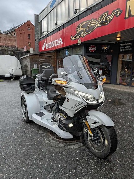 Honda GL 1800 Goldwing Trike 3 of 5