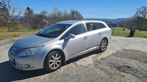 Toyota Avensis 3 of 5