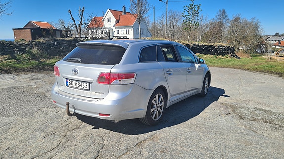 Toyota Avensis 4 of 5