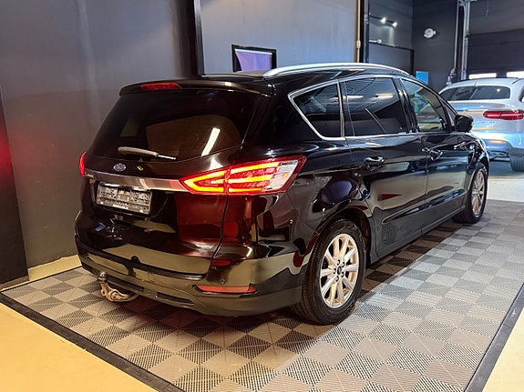 Ford S-MAX 3 of 5
