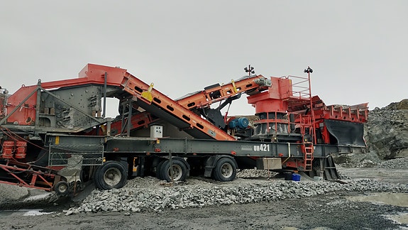 Sandvik UH421 - mobilt konknuseverk med aggregat