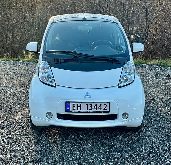 Mitsubishi i-Miev 2 of 15