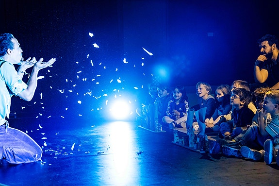 Vi har en egen formidlingsordning for barn i barnehagen.