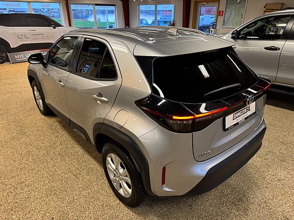 Toyota Yaris Cross 3 of 30