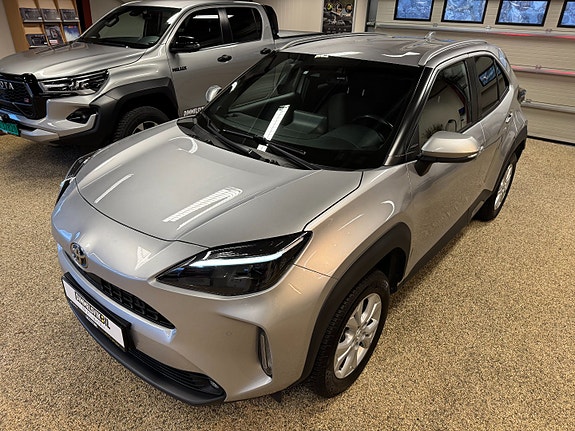 Toyota Yaris Cross 2 of 30