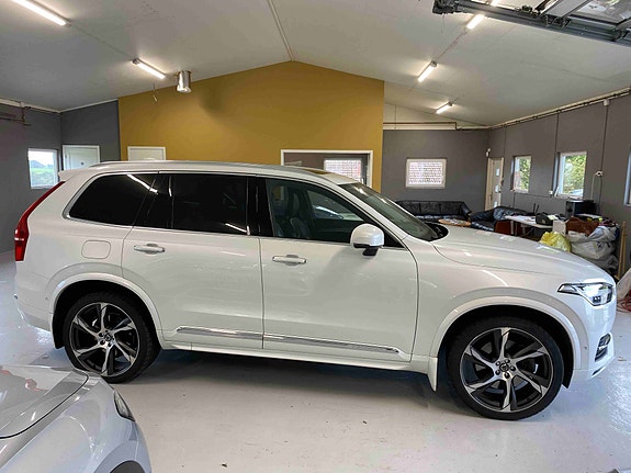 Volvo XC90 3 of 5
