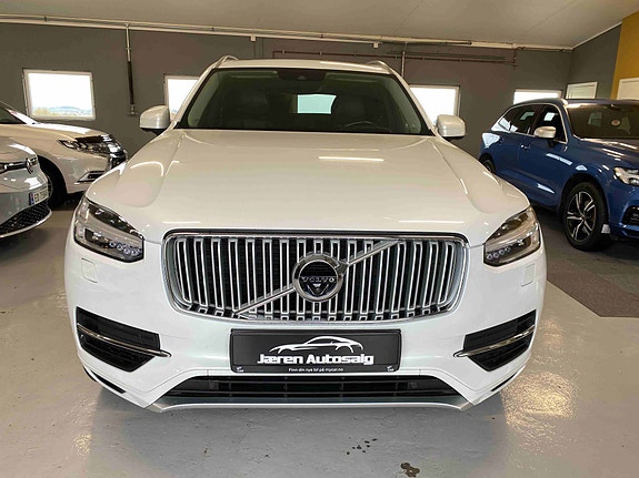 Volvo XC90 2 of 5