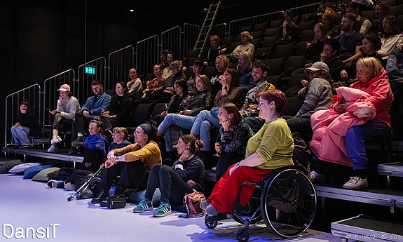 Kunstnersamtale Multiplié dansefestival 2025 / Rosendal Teater, Sal 2