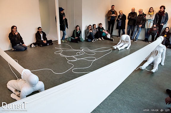 Elastic Bonding - Malin Bülow, Multiplié dansefestival 2019 / Lademoen Kunstnerverksteder