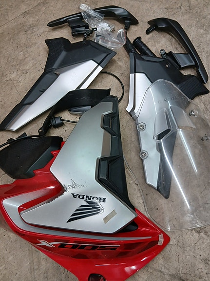 Honda CB 500 X, delesykkel (skadet) 2 of 5