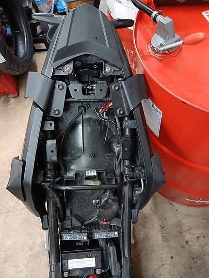 Honda CB 500 X, delesykkel (skadet) 11 of 11