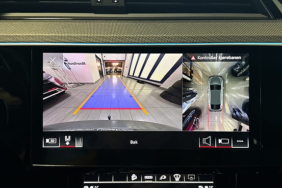 Rygge- og 360° omgivelseskamera gir full oversikt ved manøvrering, selv på de trangeste parkeringsplassene.