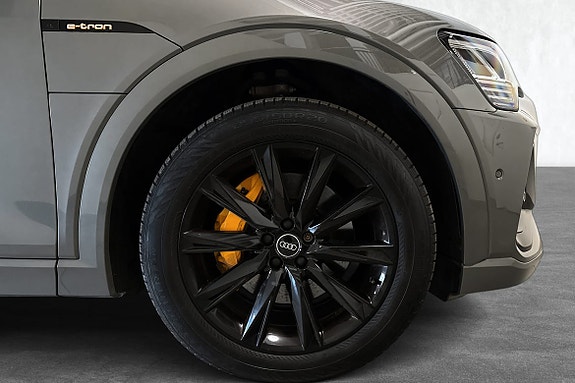 Originale 20” S‑line vinterfelger sikrer optimal stabilitet og stil året rundt.