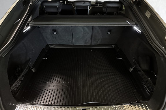 Avtakbart hengerfeste med 1800 kg trekkevne gjør bilen svært allsidig.