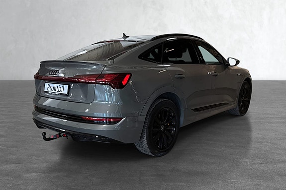 408 hk og quattro gir en kraftfull og trygg kjøreopplevelse året rundt.