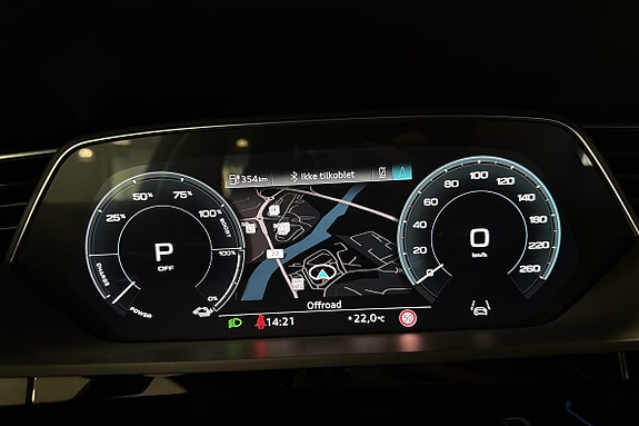Audi Virtual Cockpit viser all kjøreinformasjon digitalt og krystallklart – med tilpasningsbare visninger og høy oppløsning.