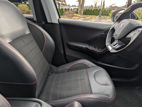 Peugeot 2008 8 of 16