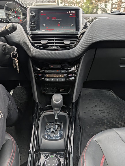 Peugeot 2008 10 of 16