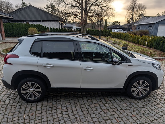 Peugeot 2008 2 of 16