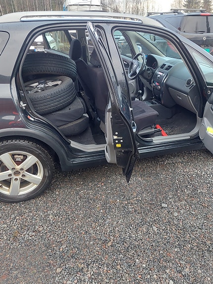 Suzuki SX4 16 of 22
