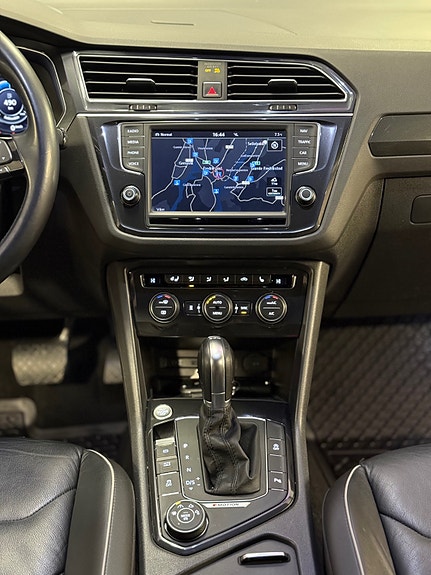 Volkswagen Tiguan 30 of 30