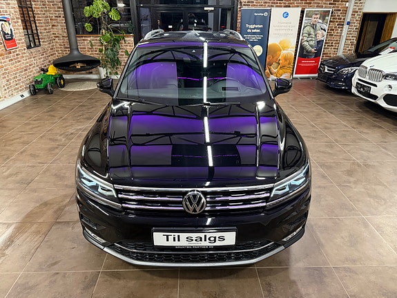 Volkswagen Tiguan 3 of 30