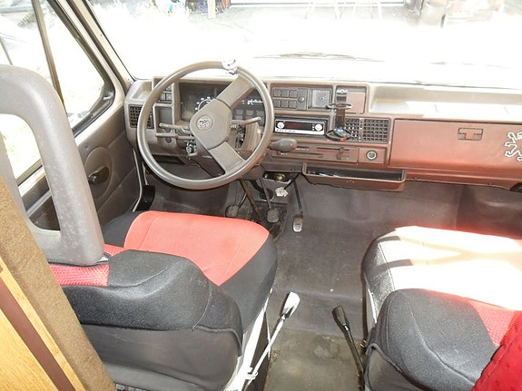 Peugeot 7 of 14