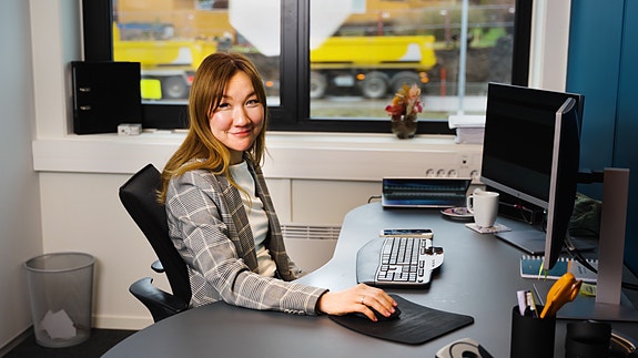 Yulia, på kontoret sitt