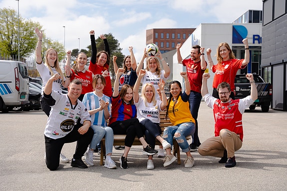 Fotballtrøye fredag i 2025