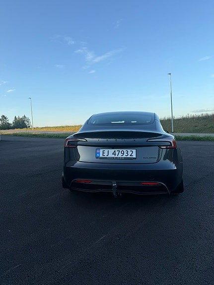 Tesla Model 3 4 of 11