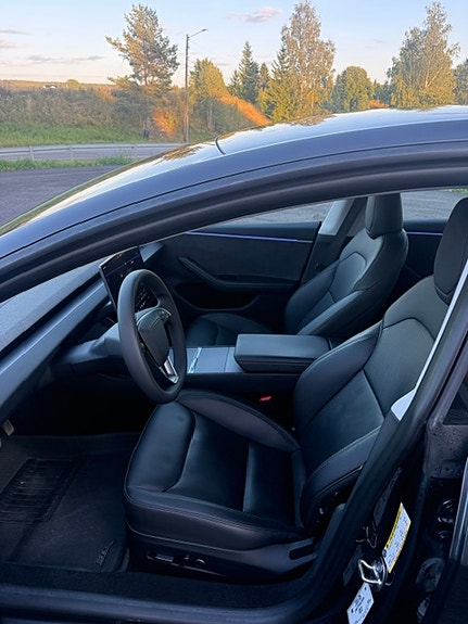 Tesla Model 3 8 of 11