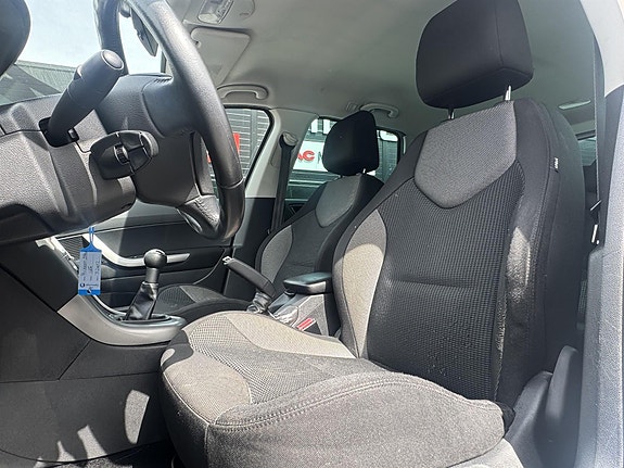 Peugeot 308 10 of 14
