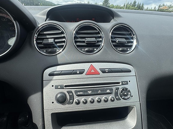 Peugeot 308 13 of 14
