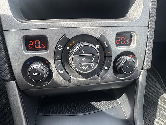 Peugeot 308 12 of 14