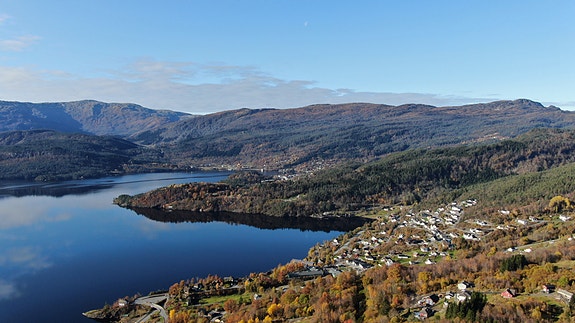 Samnanger er ein vakker, spennande og interessant kommune å jobba i. Foto: Ht-drone.com