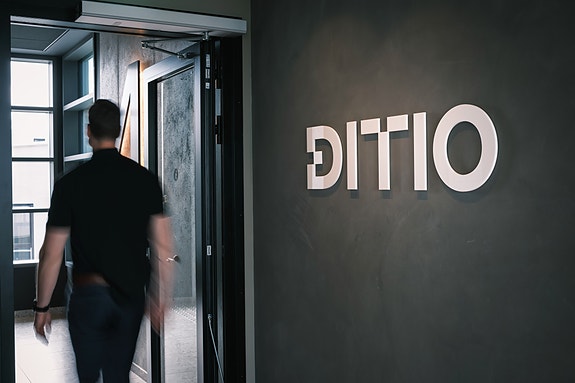 Ditio-logoen på kontoret