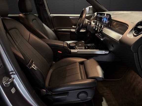 Mercedes-Benz GLB200 d 15 of 30