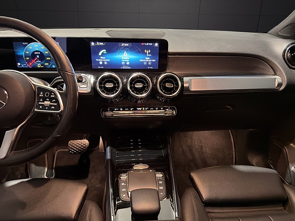 Mercedes-Benz GLB200 d 14 of 30