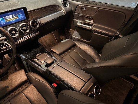 Mercedes-Benz GLB200 d 11 of 30