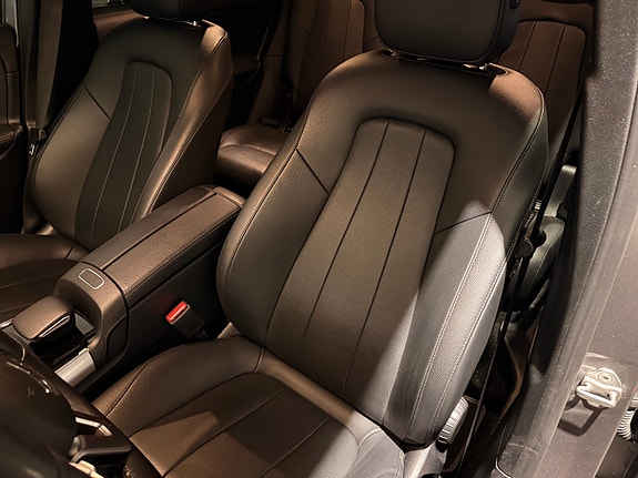 Mercedes-Benz GLB200 d 10 of 30