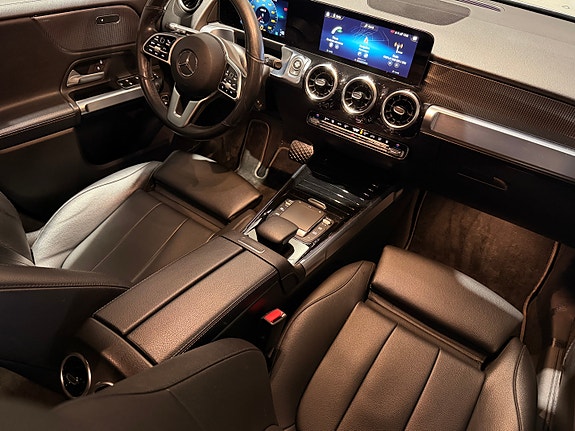 Mercedes-Benz GLB200 d 16 of 30