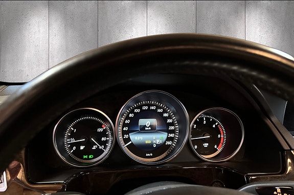 Mercedes-Benz E200 d 27 of 30