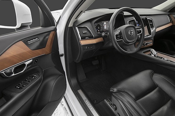 Volvo XC90 9 of 14