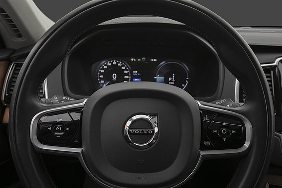 Volvo XC90 10 of 14