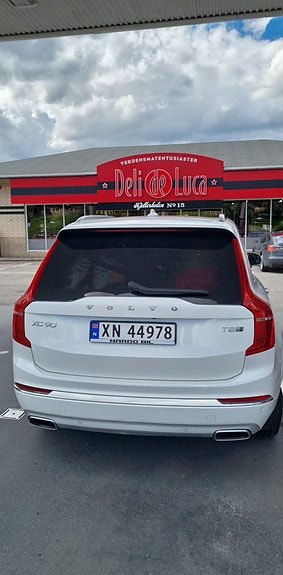 Volvo XC90 2 of 14
