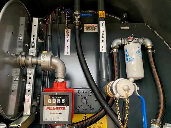Fuel Proof 8000 Liter Dieselvogn For Traktor Med 1000 Liter Adblue Med Pumpepakker ST030 og AB013 21 of 30
