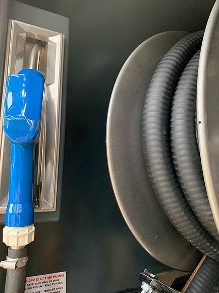 Fuel Proof 8000 Liter Dieselvogn For Traktor Med 1000 Liter Adblue Med Pumpepakker ST030 og AB013 26 of 30