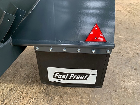 Fuel Proof 8000 Liter Dieselvogn For Traktor Med 1000 Liter Adblue Med Pumpepakker ST030 og AB013 16 of 30